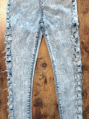 Women’s Distressed Side-Ruched Jeans - Light Blue